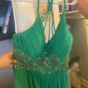 IGNITE Evenings Emerald Green Formal Gown